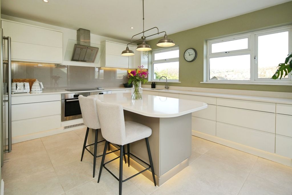 Property photo 2 of 30 Kitchen