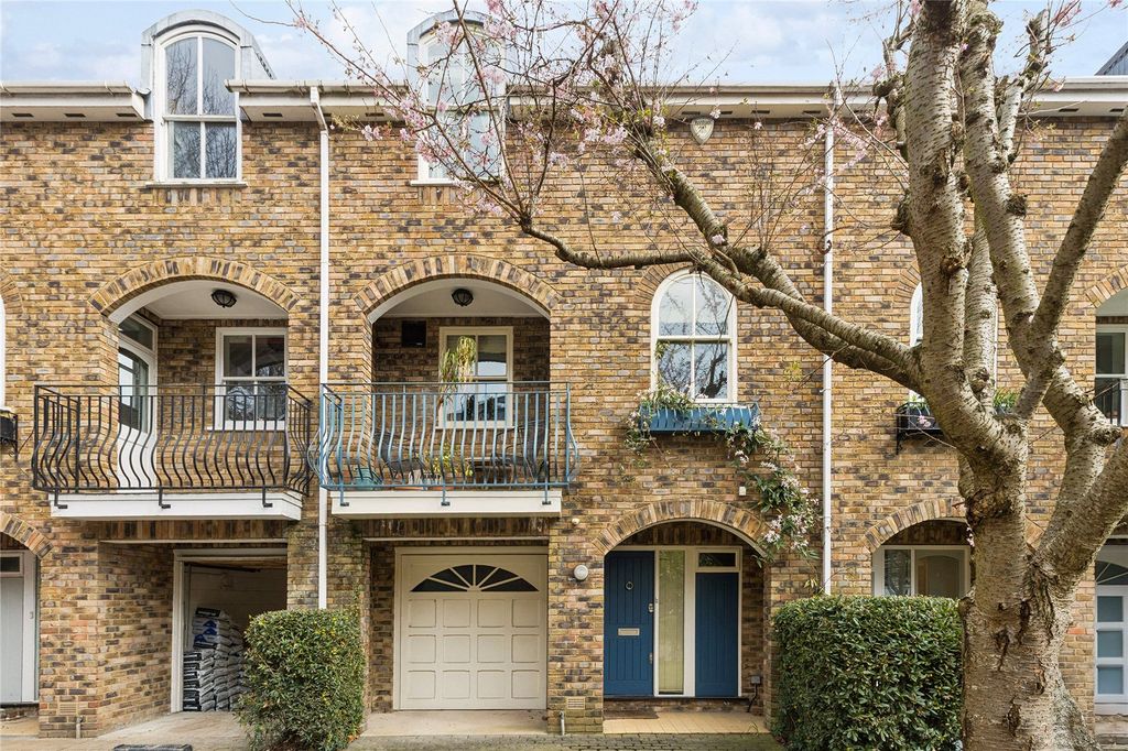 Property photo 1 of 17 Exterior