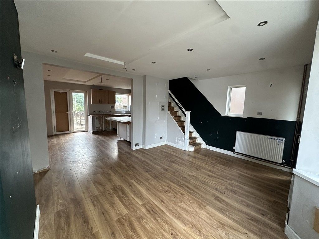 Property photo 2 of 11 Lounge/Kitchen