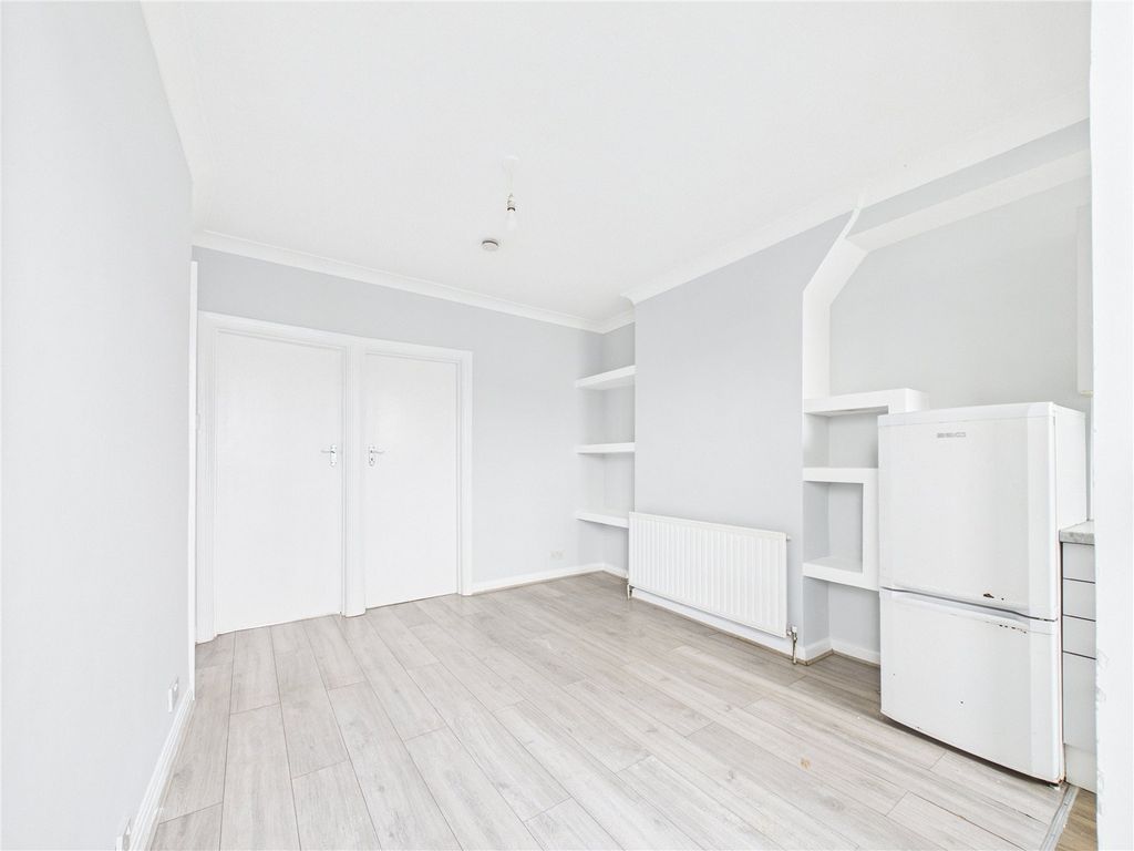 Property photo 3 of 10 Picture No. 11