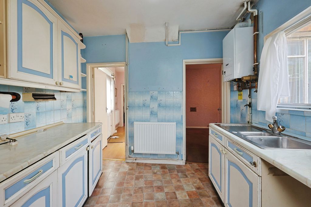 Property photo 3 of 20 Kitchen