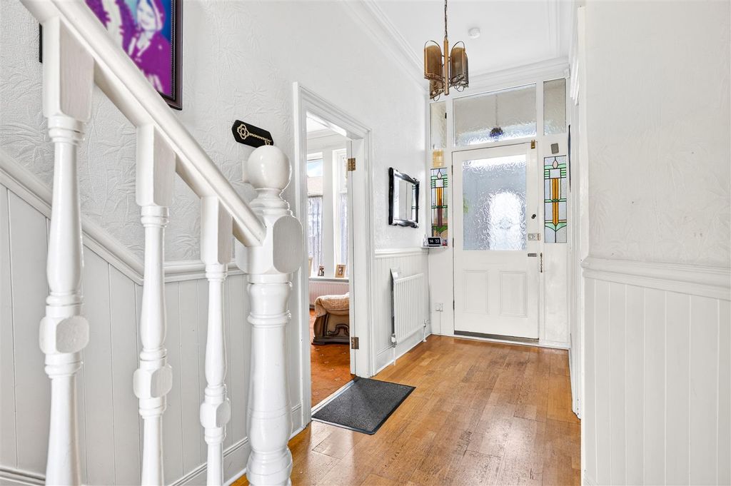 Property photo 3 of 35