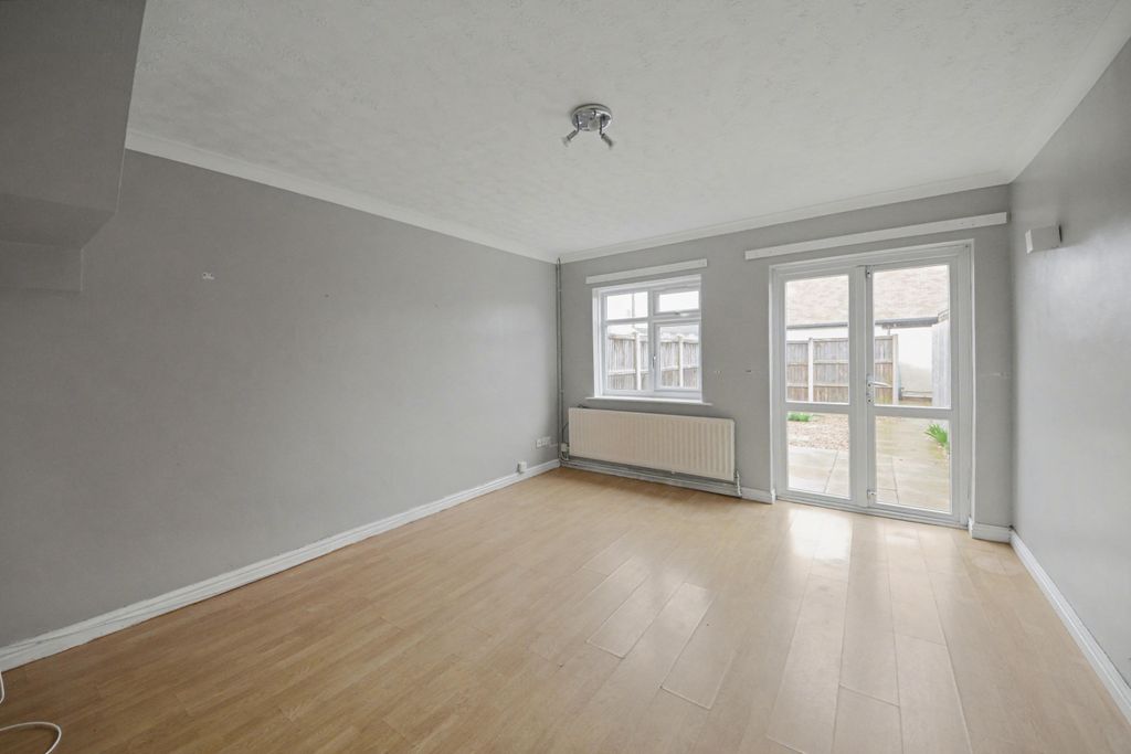 Property photo 2 of 14 25 Symonds Green Road, Symonds Green, Stevenage, Sg1 2Ha