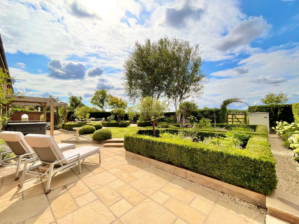 Property photo 2 of 32