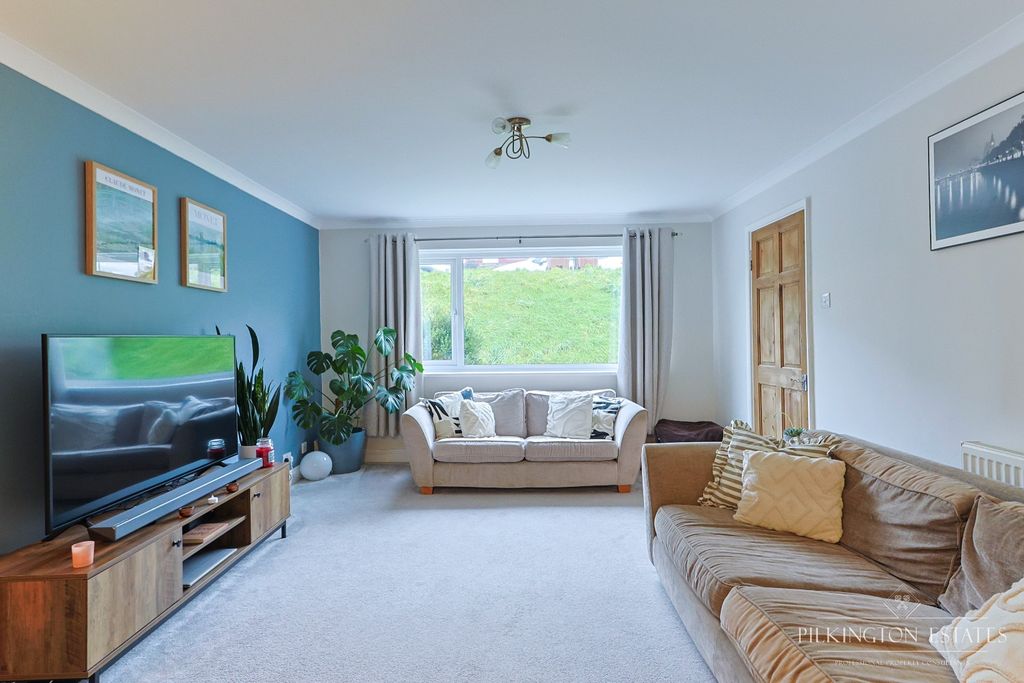 Property photo 3 of 15 4804565