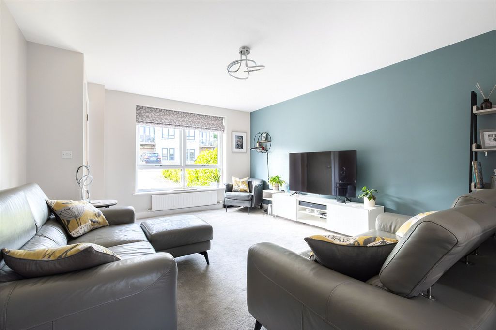 Property photo 2 of 23 Lounge