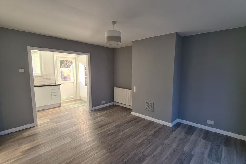 Property photo 3 of 13 Lounge