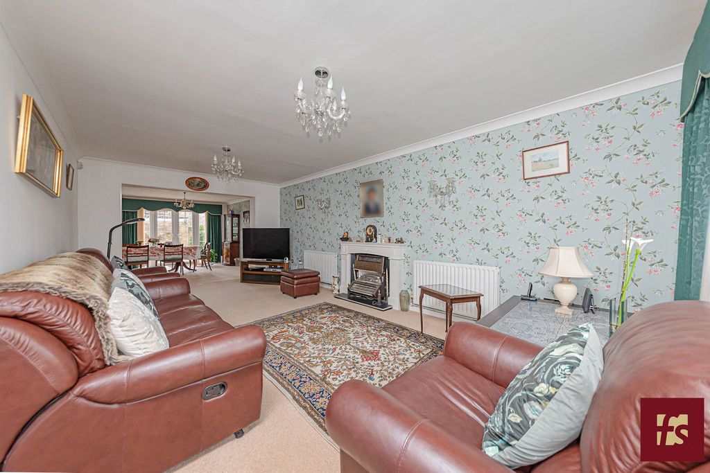 Property photo 3 of 28