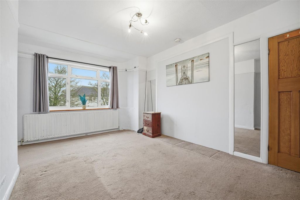 Property photo 3 of 11 80 Cavendish Recp.Jpg