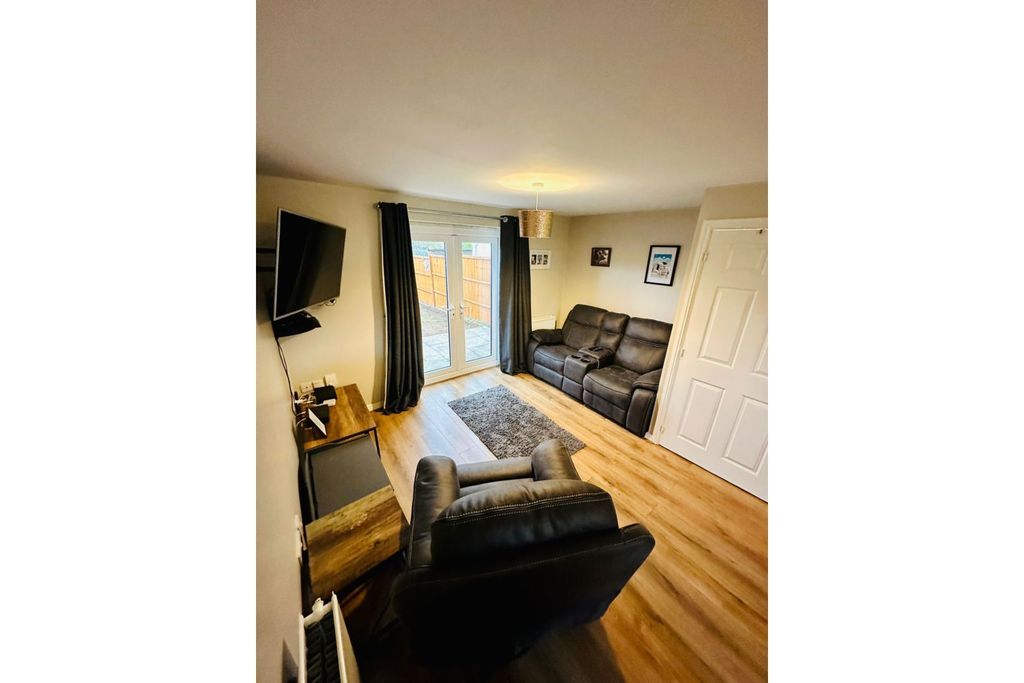 Property photo 3 of 8