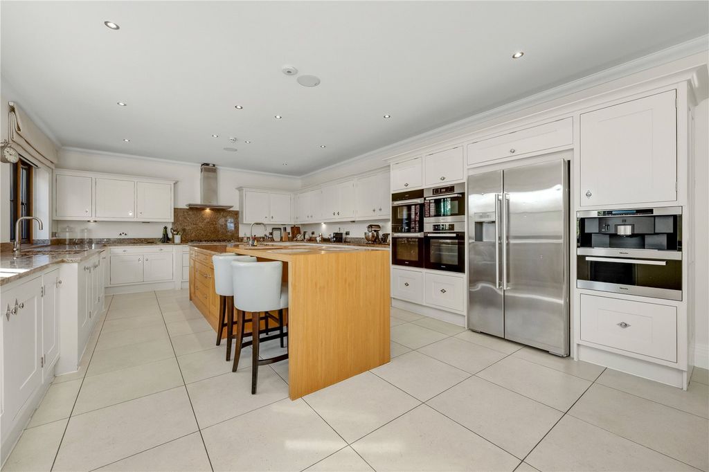 Property photo 3 of 21 Kitchen