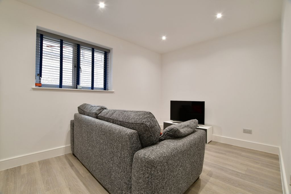 Property photo 2 of 8 901F2R9T