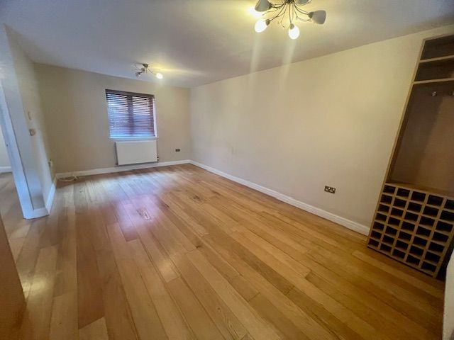Property photo 1 of 14 Living Room
