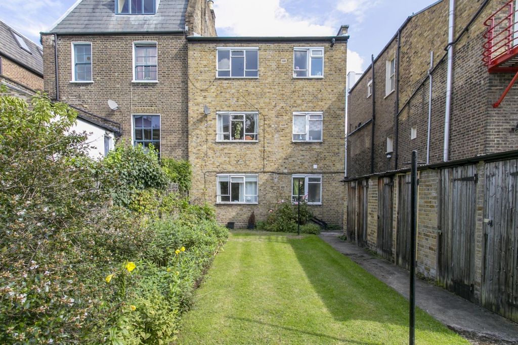 Property photo 1 of 8 Communal Garden