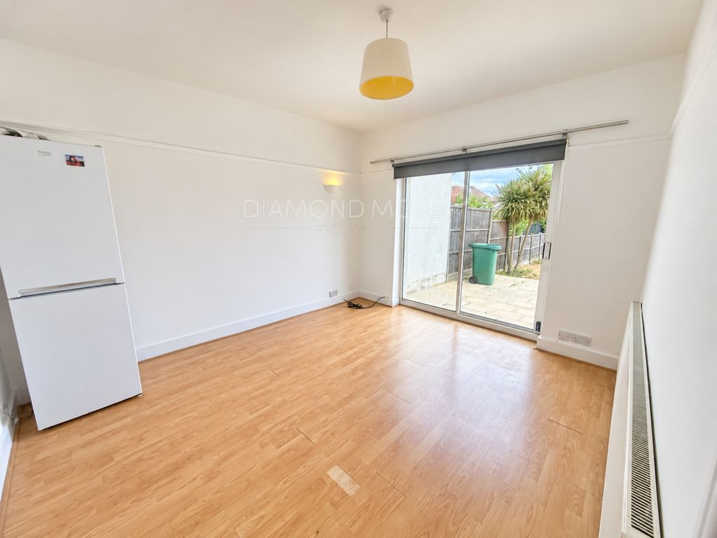 Property photo 2 of 11 Photo 1