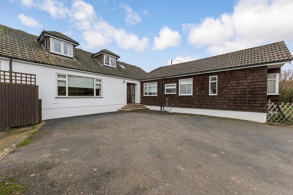 Property photo 3 of 28 Photo 18