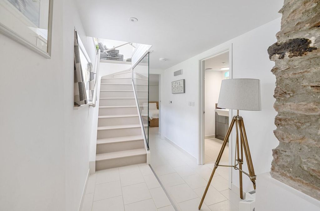 Property photo 2 of 17 Dulverton, Seddons