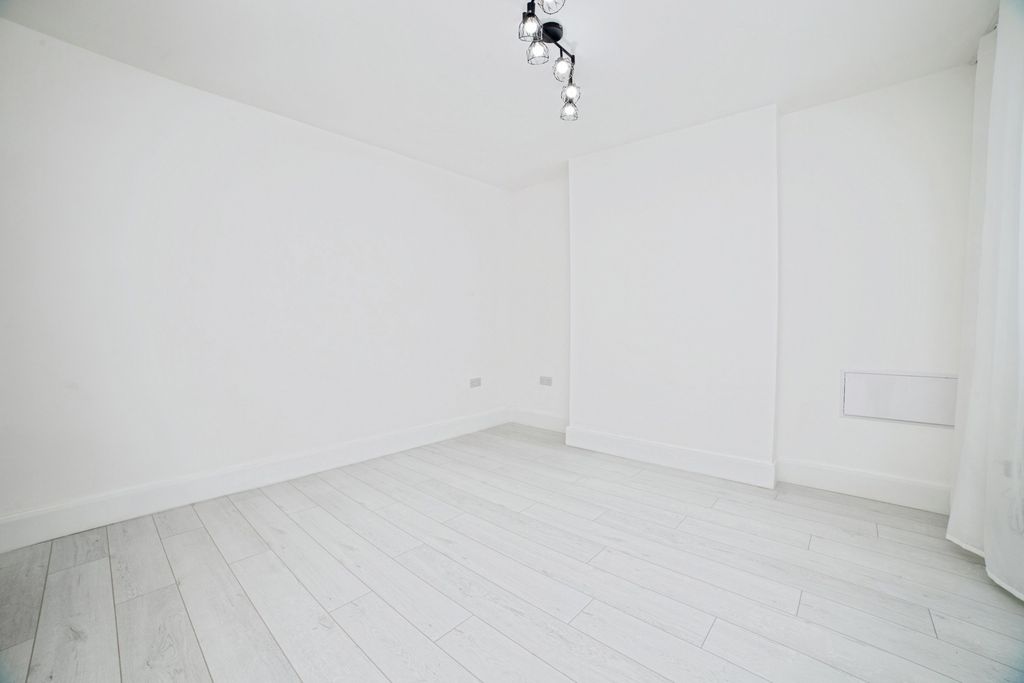 Property photo 2 of 20 Pbox-Img.Jpg