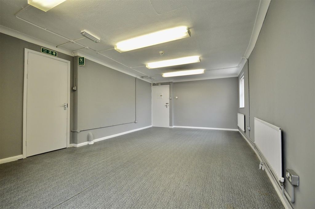Property photo 2 of 4 Office