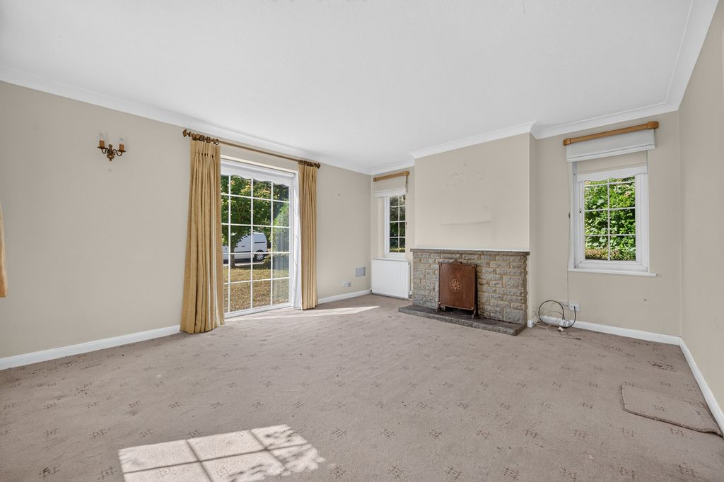 Property photo 3 of 32