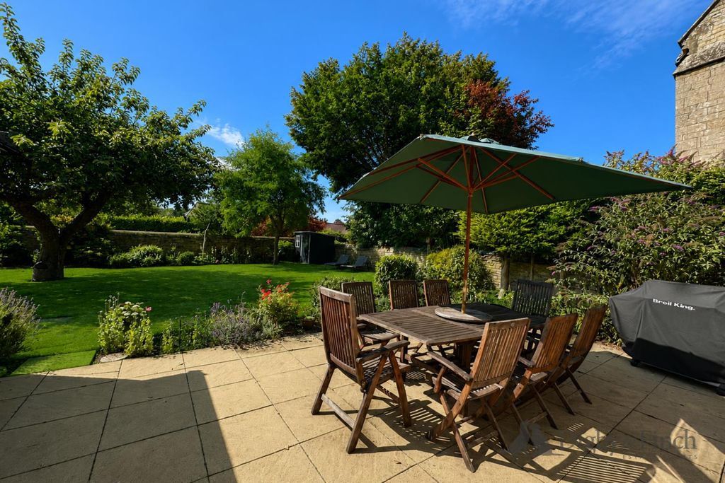 Property photo 2 of 35