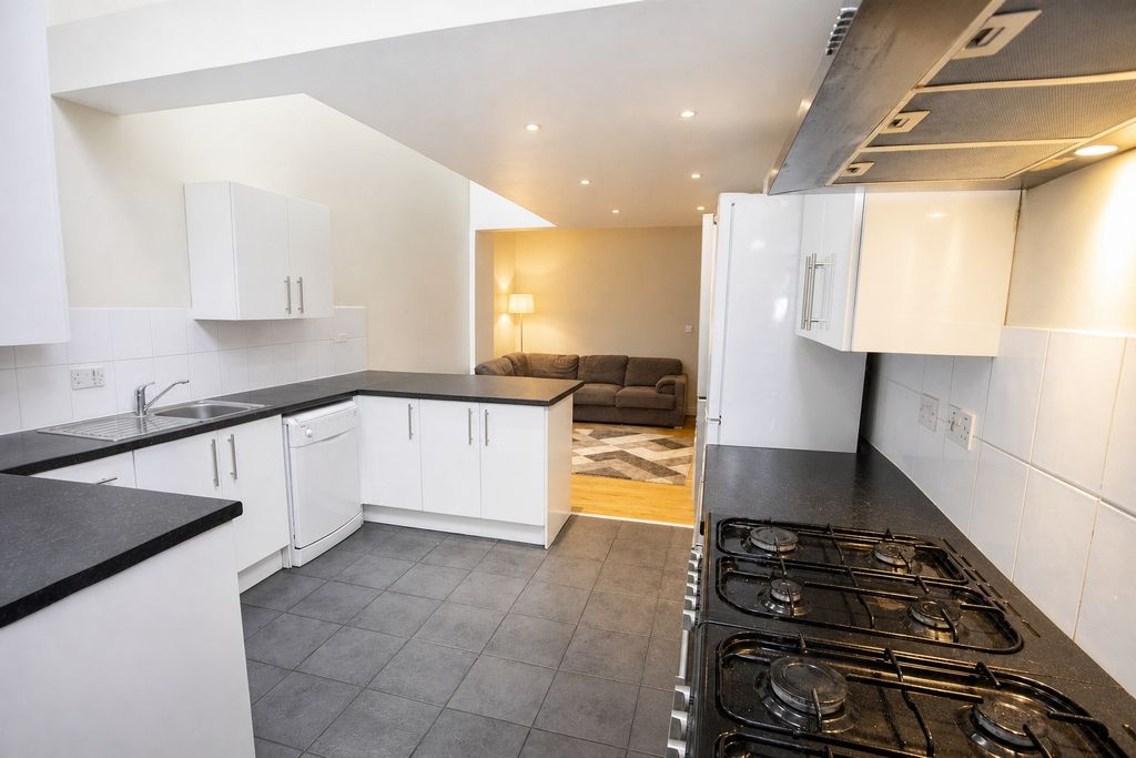 Property photo 3 of 13 Approach