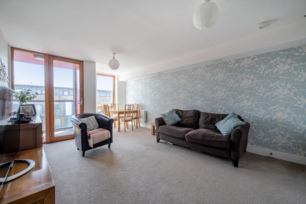 Property photo 3 of 14 1504185-11-6A7De7...