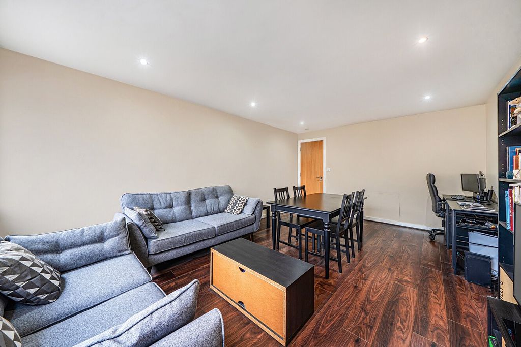 Property photo 3 of 11 Picture 3