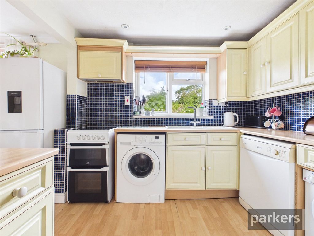 Property photo 3 of 20 Kitchen