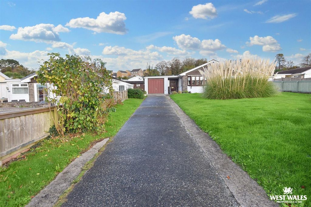 Additional image 14 of 3 bed detached bungalow for saleWhitehall Avenue, Pembroke SA71