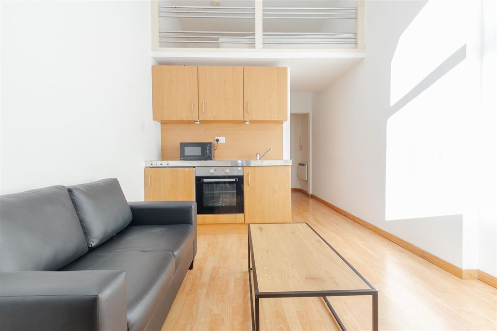 Property photo 2 of 12 Linden Gardens (3).Jpg