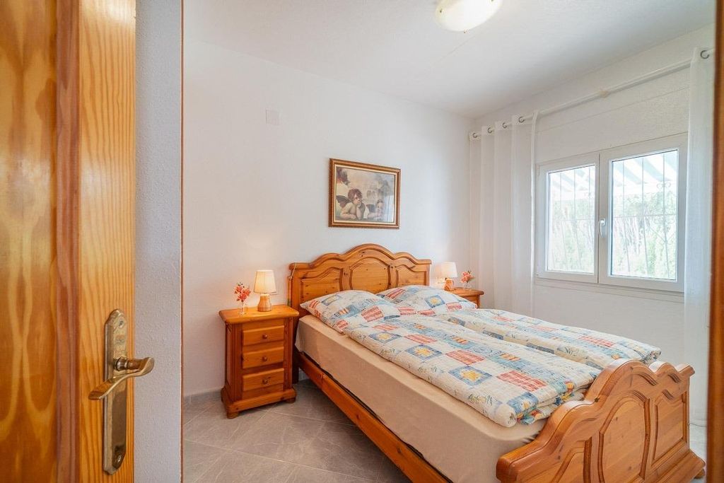 Property photo 2 of 40
