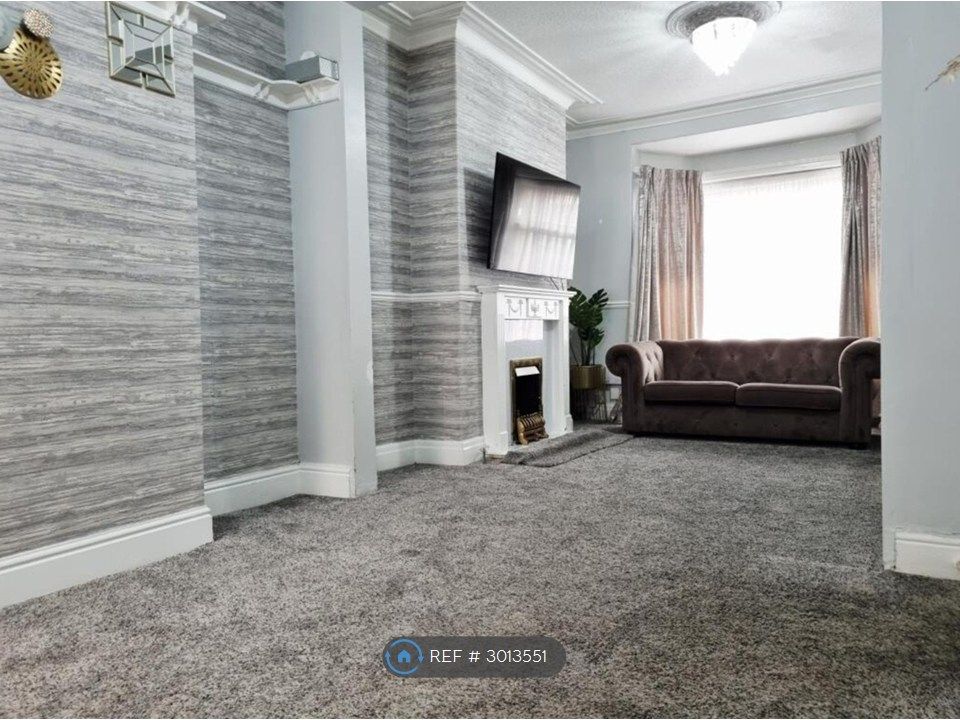 Property photo 3 of 11 Living Room
