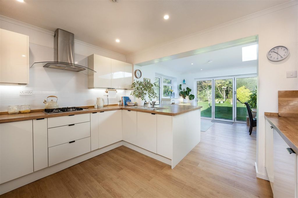 Property photo 3 of 17 Kitchen