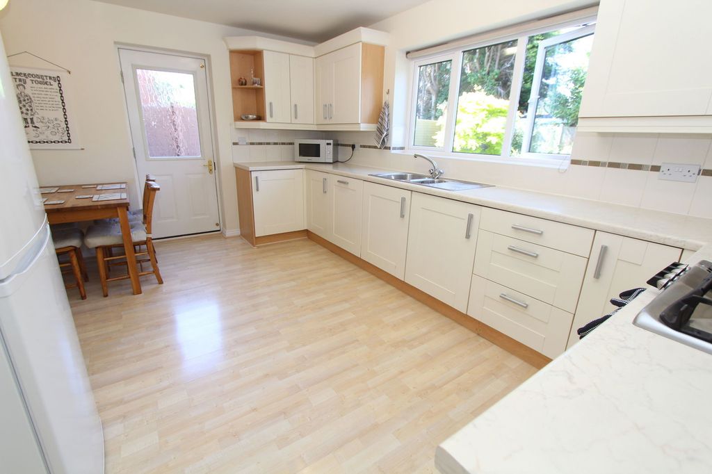 Property photo 2 of 29