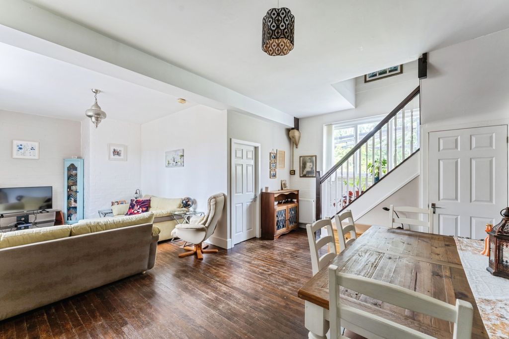 Property photo 2 of 18 Lounge / Diner