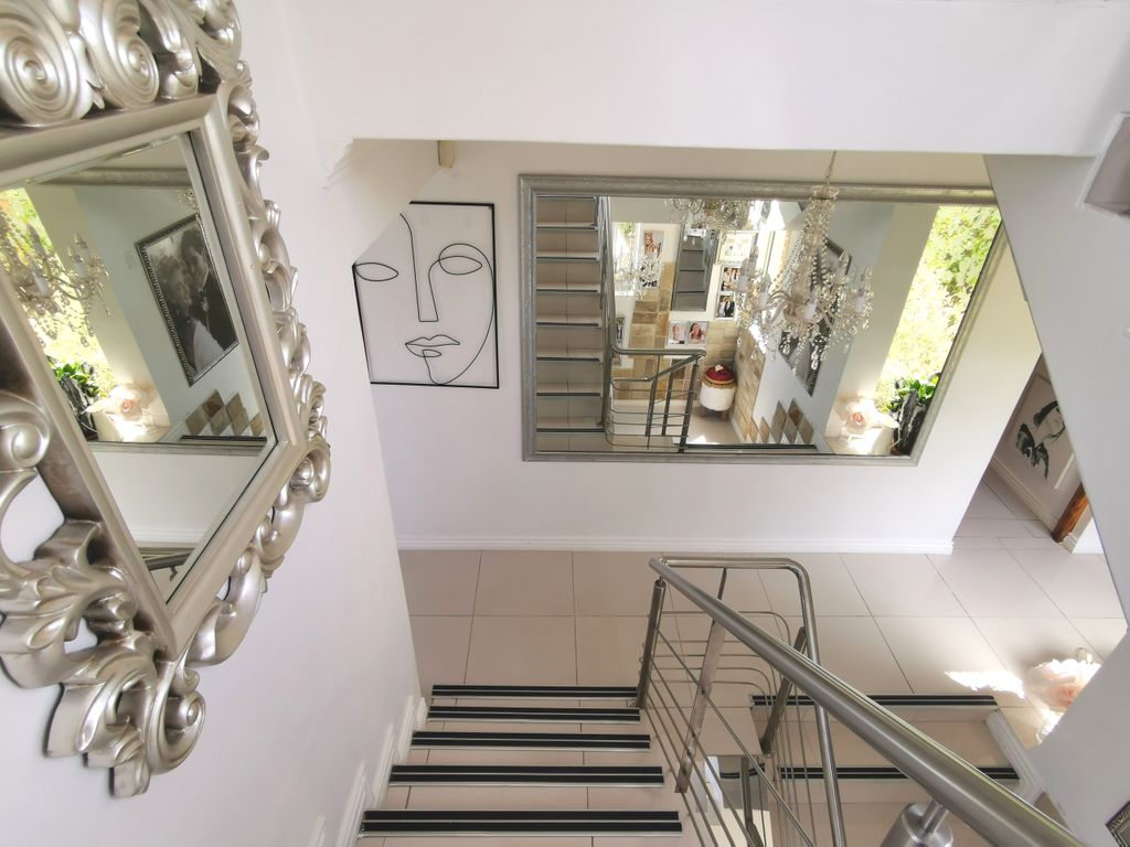 Property photo 3 of 48