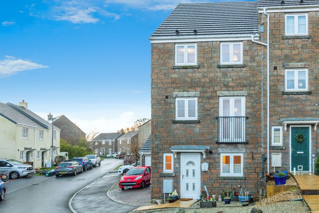 Property photo 1 of 20 Front