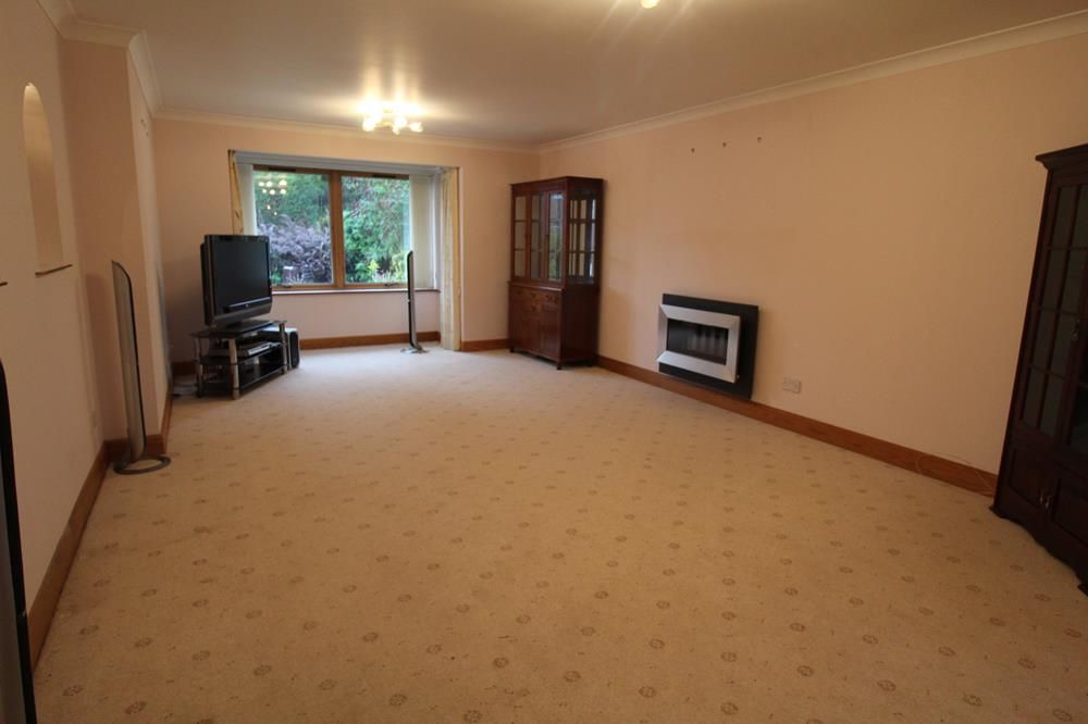 Property photo 2 of 11 Lounge