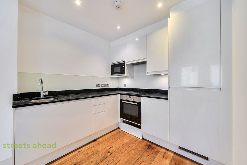 Property photo 3 of 9 082Be9Cf-05A6-43E...