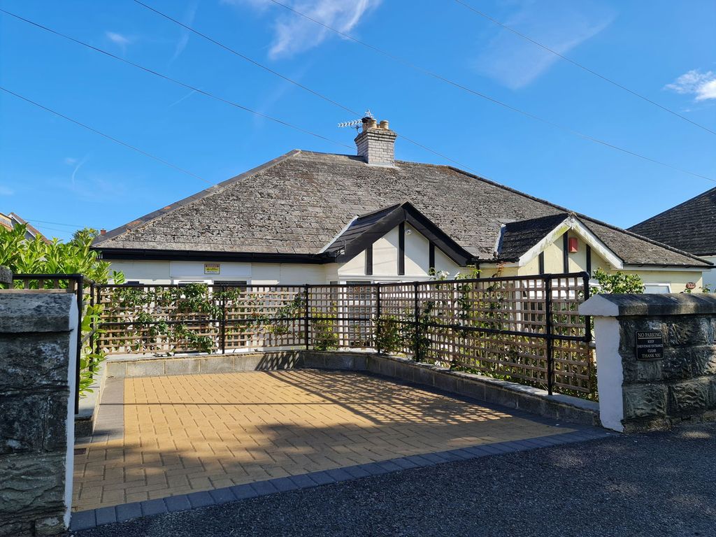 Property photo 2 of 35