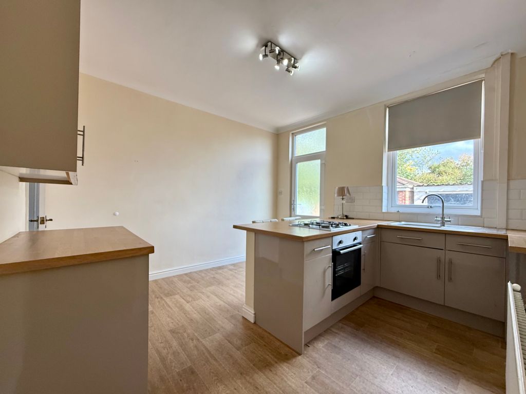 Property photo 3 of 8 Breakfast Kitchen