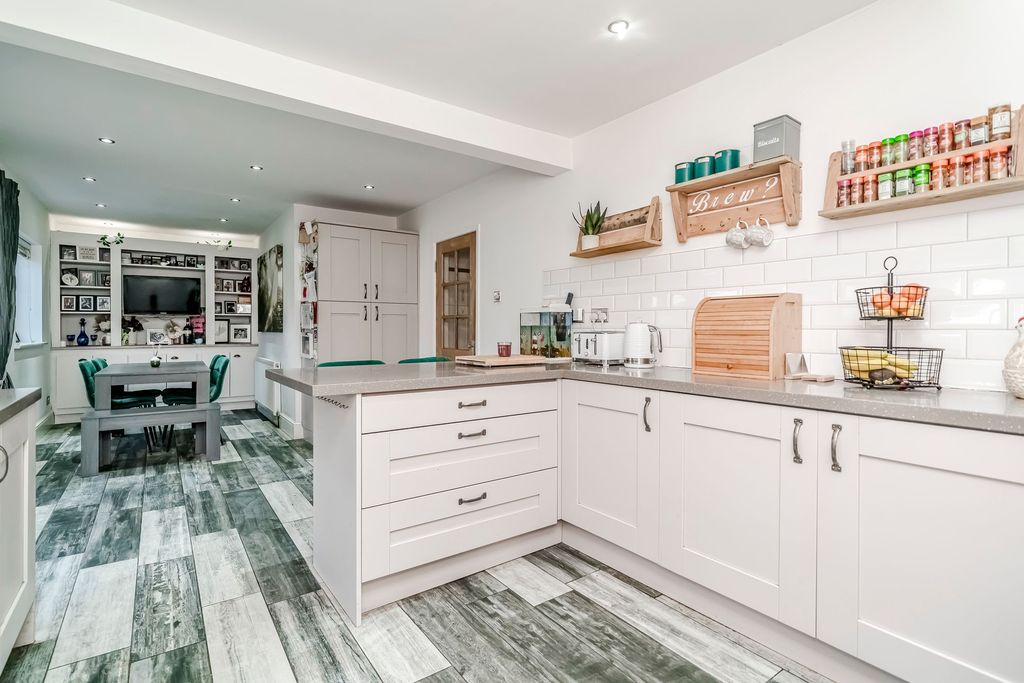 Property photo 3 of 38