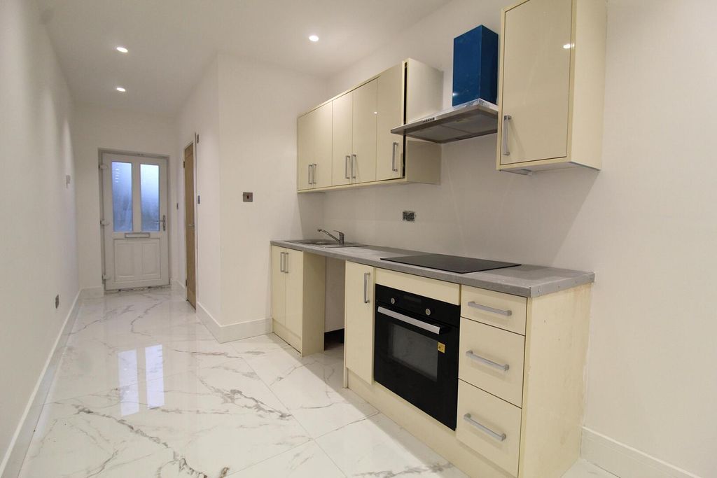 Property photo 1 of 8 Kitchen