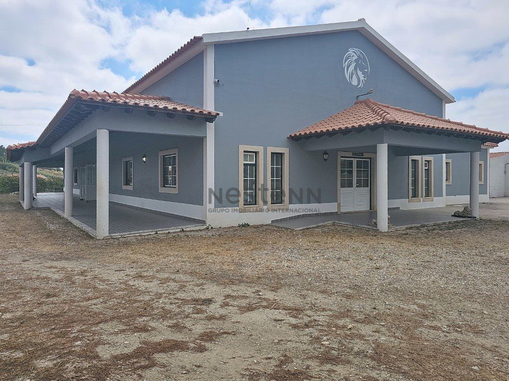 Property photo 2 of 41
