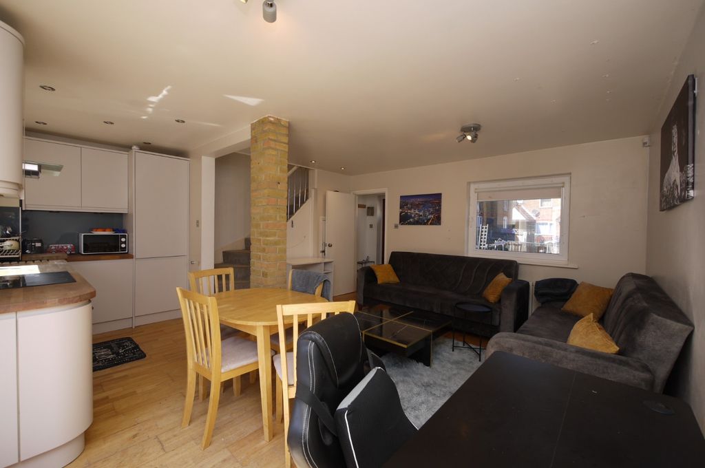 Property photo 2 of 13 3428063