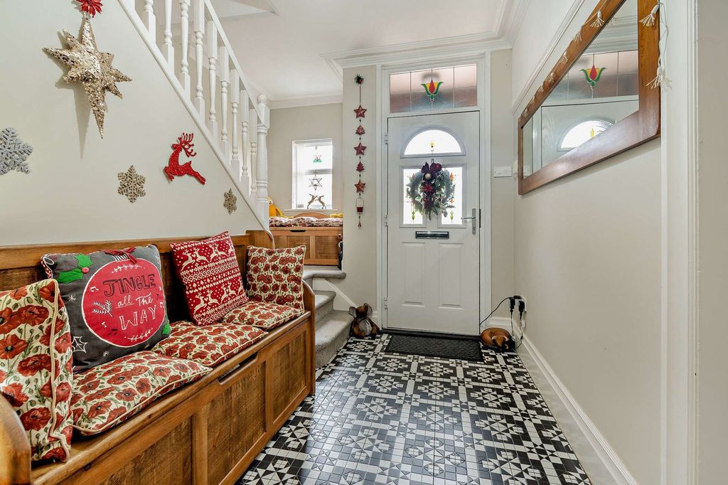 Property photo 2 of 34