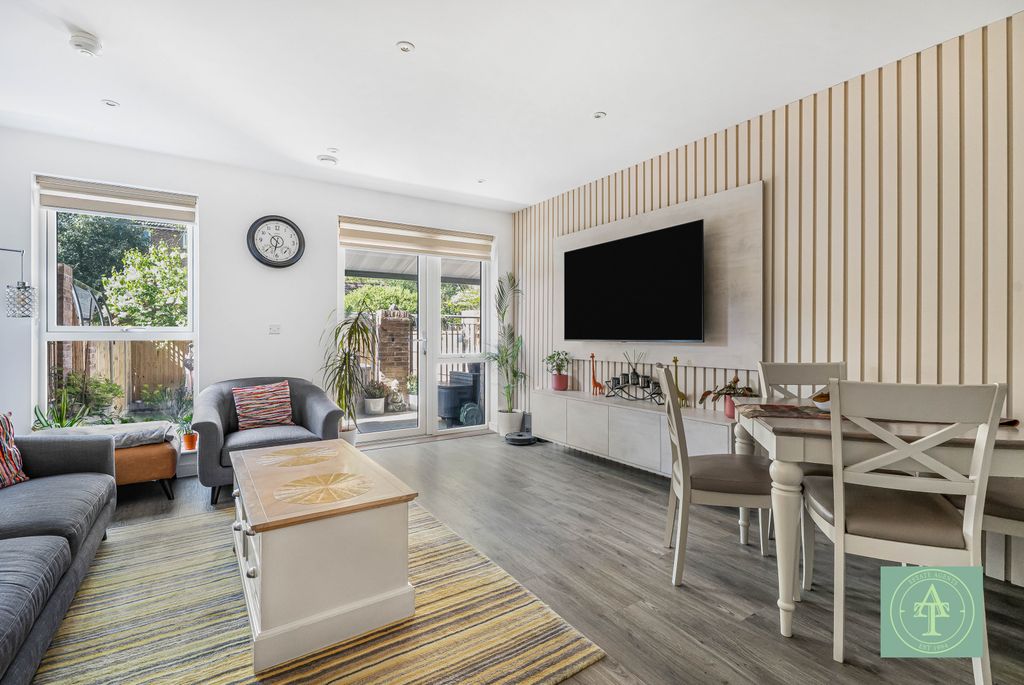 Property photo 1 of 26 3Â Bedroom Maisonette For Sale