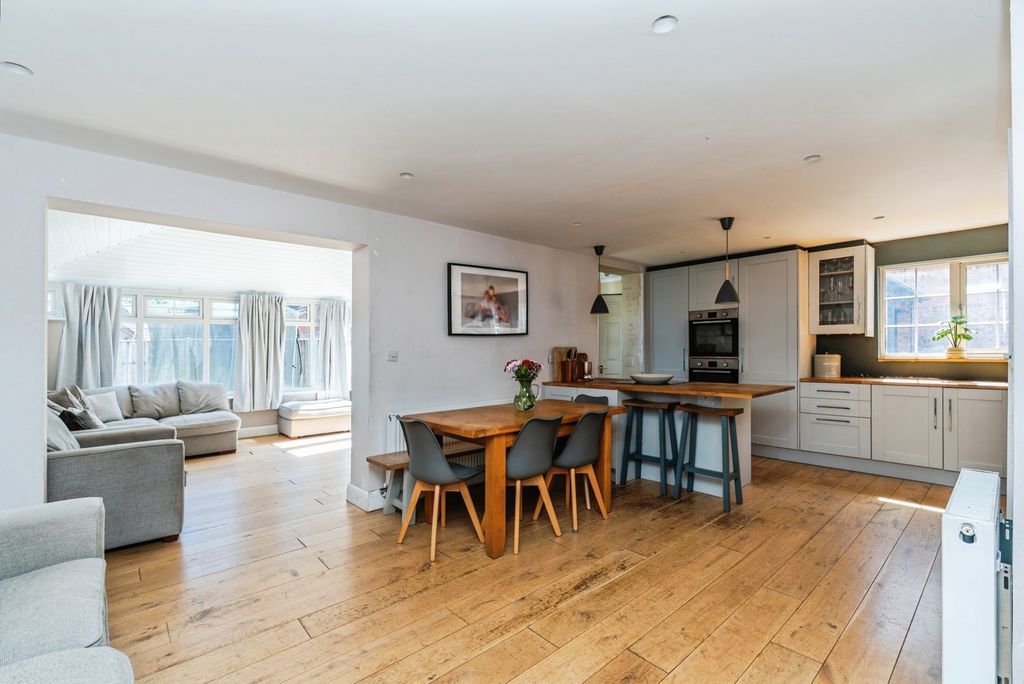 Property photo 2 of 20 Pbox-Img.Jpg