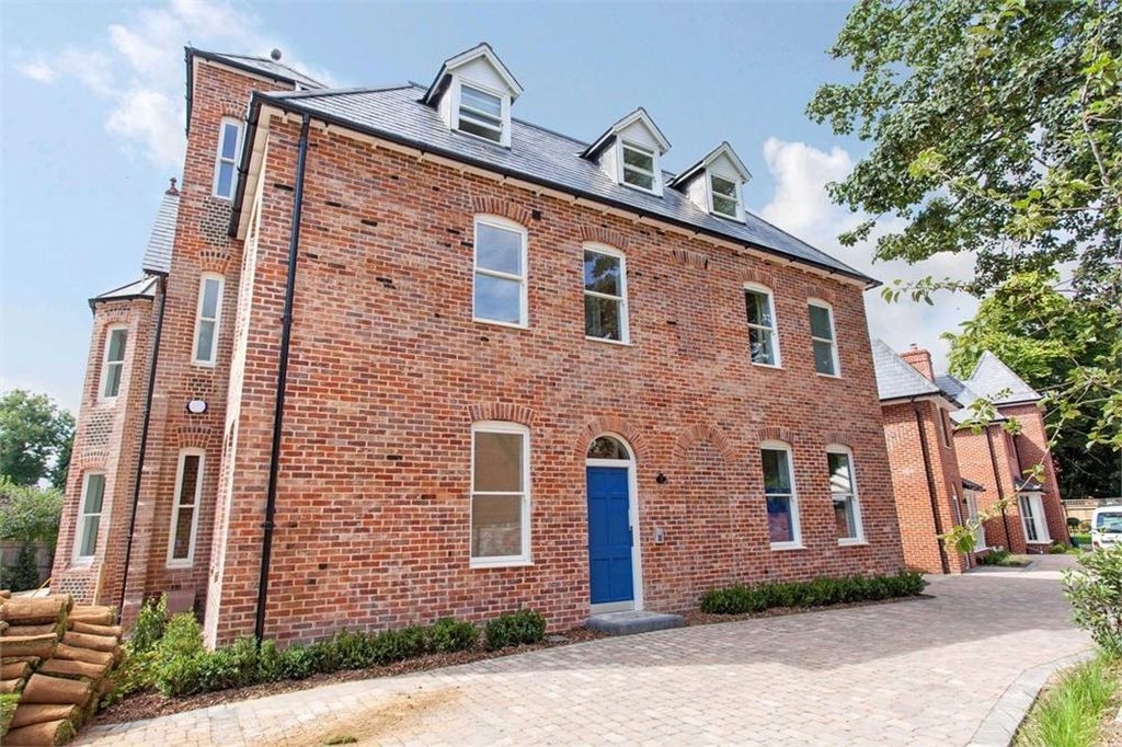 Property photo 1 of 6